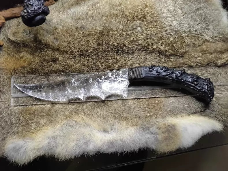 Knapped stone knife, white quartz crystal, flame-shaped stone blade, obsidian blade, obsidian "Dragon-Crystal" blade ("Icefield")