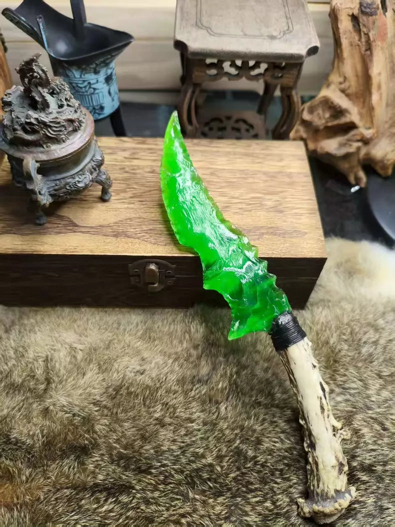 Knapped stone tools, stone knife, green cat's-eye stone, emerald, cat's-eye gem, "Flame Blade," stone blade, obsidian knife, obsidian "Dragon Crystal," hunting knife—"Venomous Dragon"