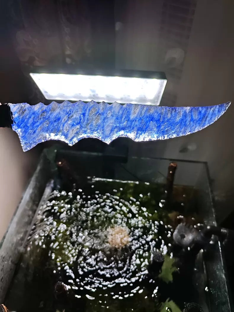 Knapped stone tool, stone knife, blue-and-white porcelain, deep-blue sapphire, "Flame Blade," stone-bladed knife, obsidian knife, obsidian "dragon-glass" blade, "Surging Waves"