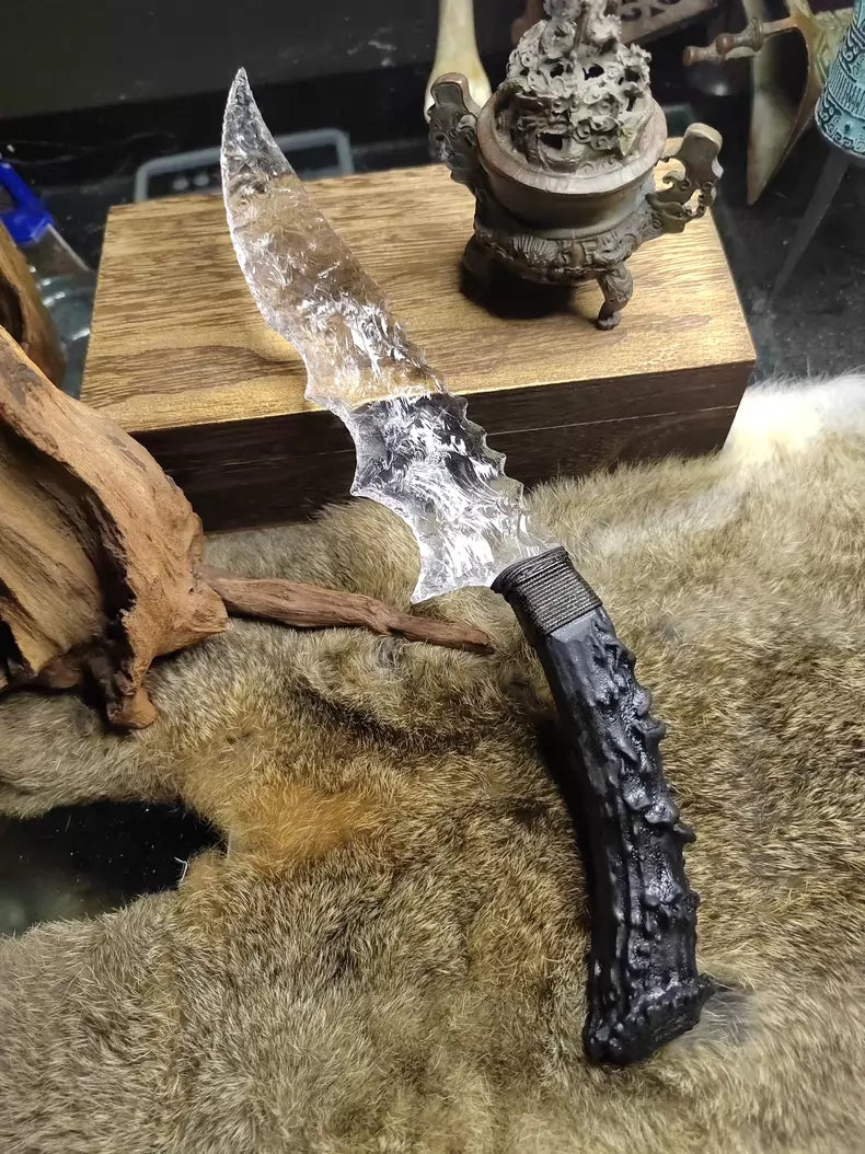 Knapped stone knife, white quartz crystal, flame-shaped stone blade, obsidian blade, obsidian "Dragon-Crystal" blade ("Icefield")