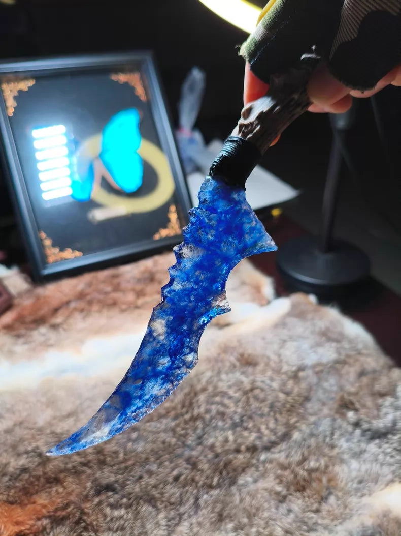 Knapped stone knives: stone knives, blue cat's-eye stone knives, crystal knives, flame-patterned stone knives, and stone blades.