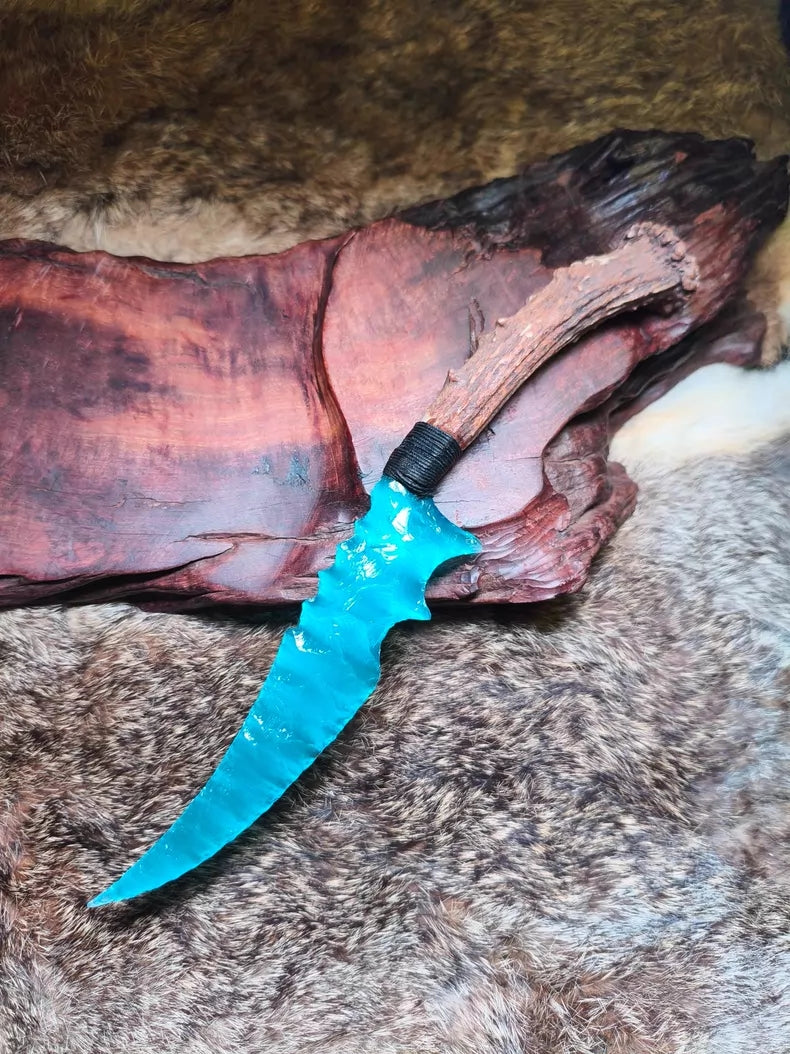 Hand-knapped stone knife, blue cat's-eye stone knife, crystal knife, Valentine's Day gift, flame-patterned stone knife, stone blade.