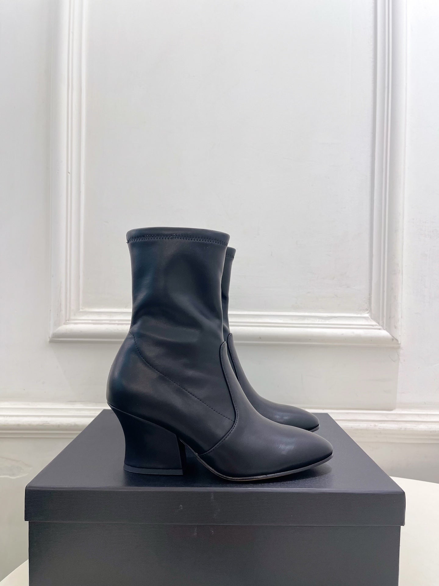 Jil Sander Minimalist Retro Stretch Ankle Boots with Block Heels Black