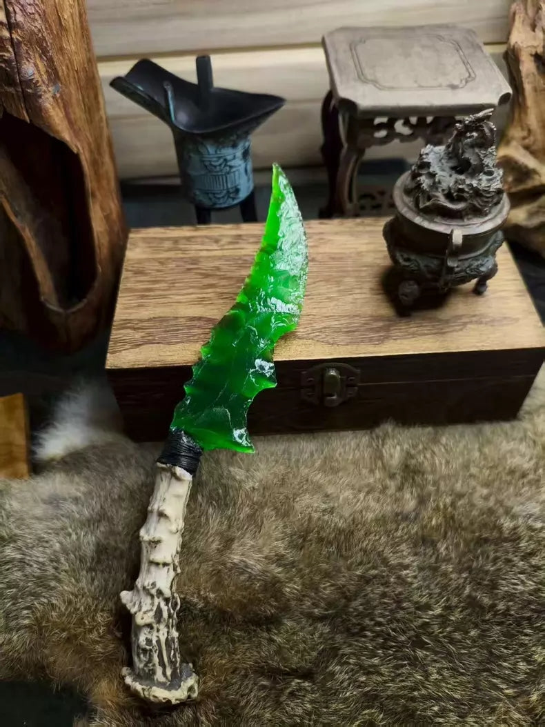 Knapped stone tools, stone knife, green cat's-eye stone, emerald, cat's-eye gem, "Flame Blade," stone blade, obsidian knife, obsidian "Dragon Crystal," hunting knife—"Venomous Dragon"