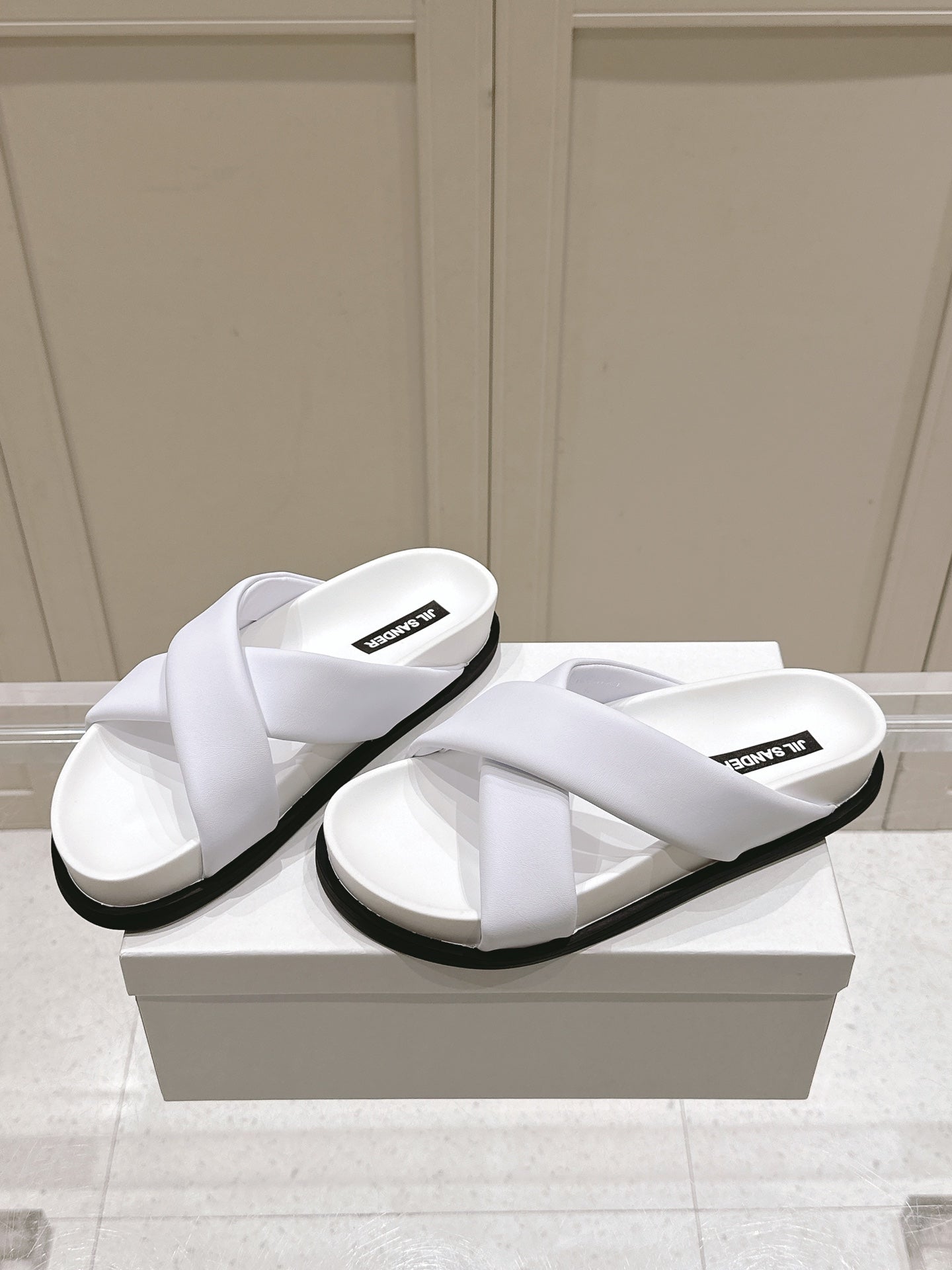 JIL SANDER New Spring/Summer Beach Slides (White)
