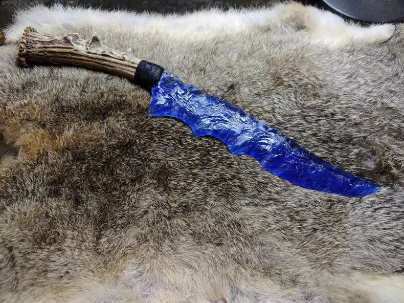 Knapped stone tool, stone knife, blue-and-white porcelain, deep-blue sapphire, "Flame Blade," stone-bladed knife, obsidian knife, obsidian "dragon-glass" blade, "Surging Waves"