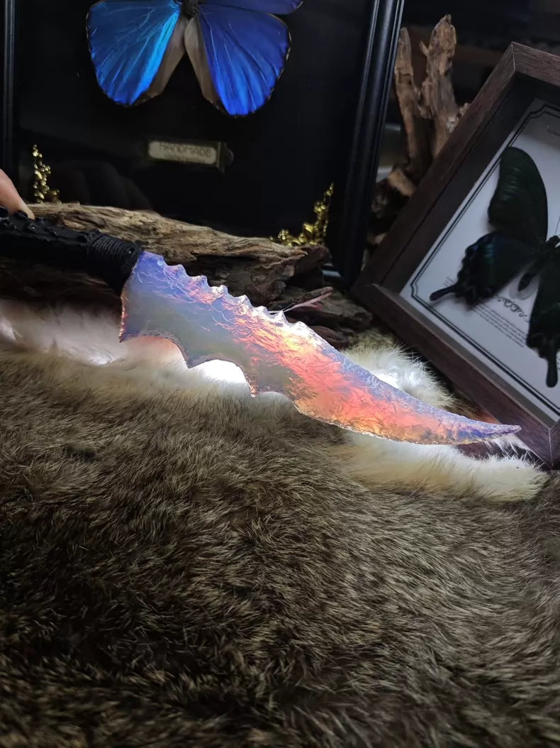 Knapped stone tools: opal and crystal knives; flame-style stone blades; obsidian knives.