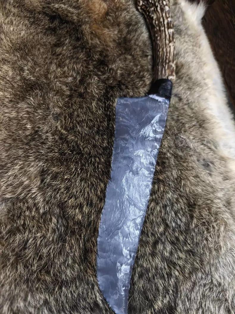 Knapped stone tools: stone knives and blades; silver-gray cat's-eye stone knife; premium stone knife; hunting knife.