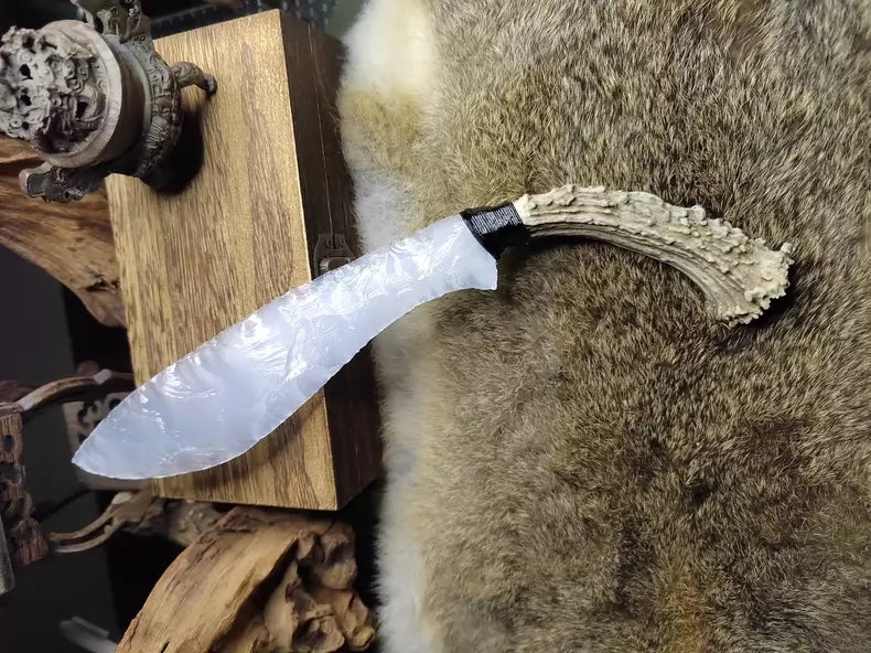 Knapped stone knife, Nepalese-style stone knife, Kukri-style stone knife, obsidian knife.