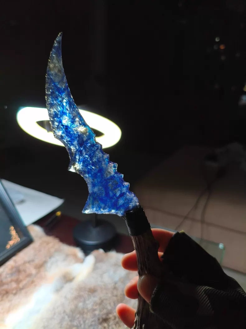Knapped stone knives: stone knives, blue cat's-eye stone knives, crystal knives, flame-patterned stone knives, and stone blades.