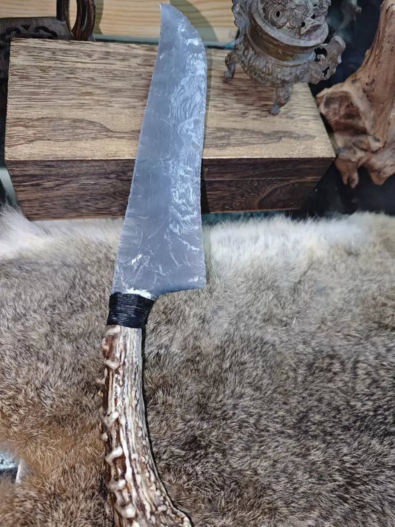 Knapped stone tools: stone knives and blades; silver-gray cat's-eye stone knife; premium stone knife; hunting knife.
