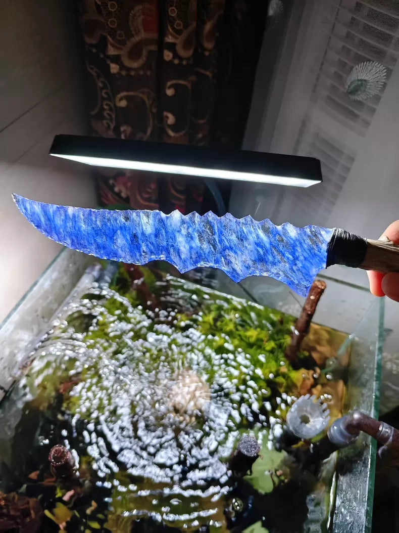 Knapped stone tool, stone knife, blue-and-white porcelain, deep-blue sapphire, "Flame Blade," stone-bladed knife, obsidian knife, obsidian "dragon-glass" blade, "Surging Waves"