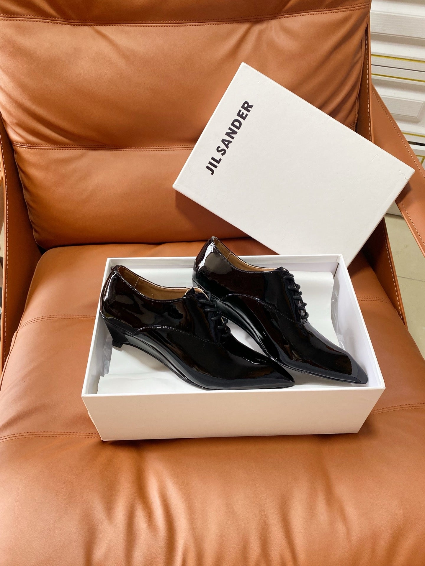 Jil Sander Lace-up Pointed-Toe Patent Leather Wedge Shoes with Curved Sole (Black)