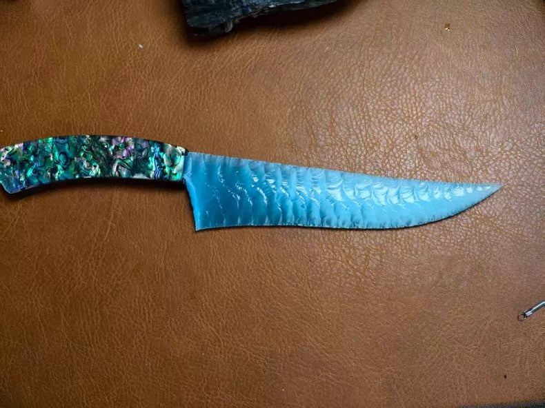 Flaked stone knife, pressure-flaked stone knife, hunting knife with a colorful shell handle and a sky-blue cat's-eye stone blade.