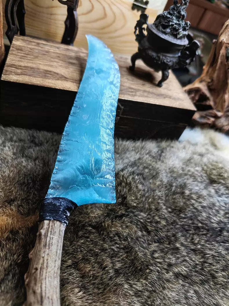 Knapped stone tools: stone knives and blades; cat's-eye stone knives (lake-blue, peacock blue-green); fine knives; hunting knives; primitive hunting knives; dragon-crystal knives.