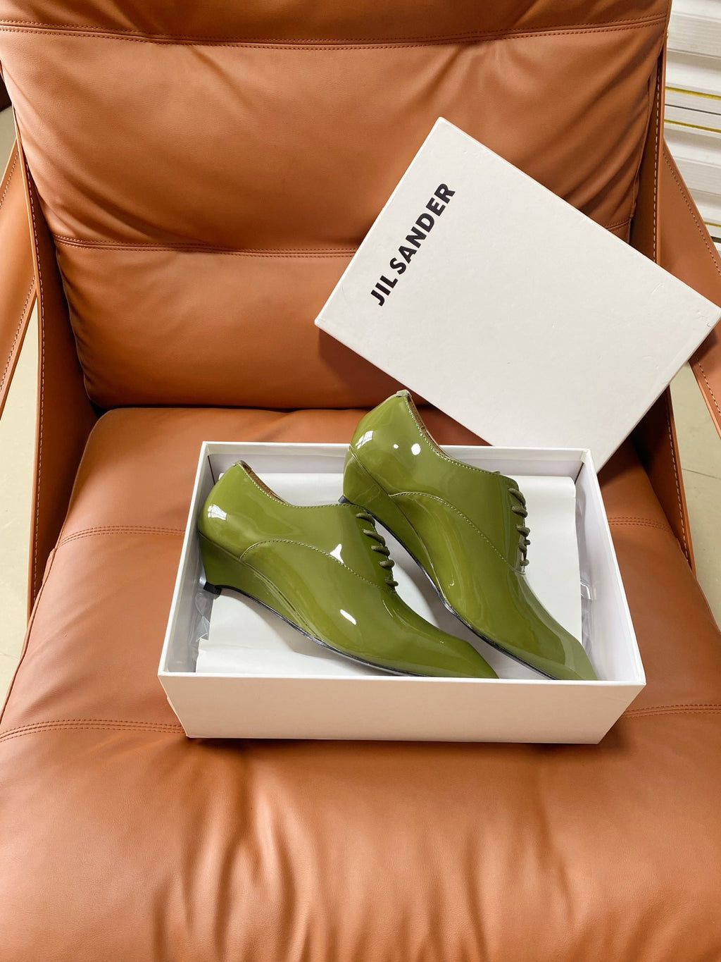 Jil Sander Curved-Sole Lace-Up Patent Leather Pointed-Toe Wedge Shoes (Green)