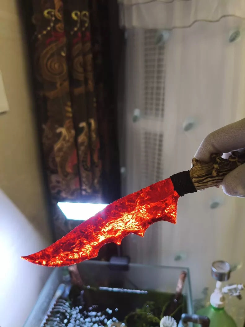 Chipped stone knives: red crystal knife, flame-shaped blade, obsidian blade, and the legendary "Dragon-Slaying Blade" (Dragon-Glass Blade).