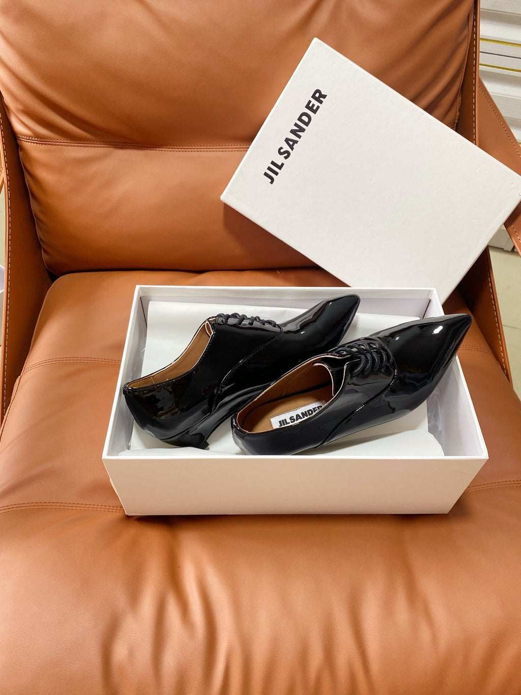 Jil Sander Lace-up Pointed-Toe Patent Leather Wedge Shoes with Curved Sole (Black)