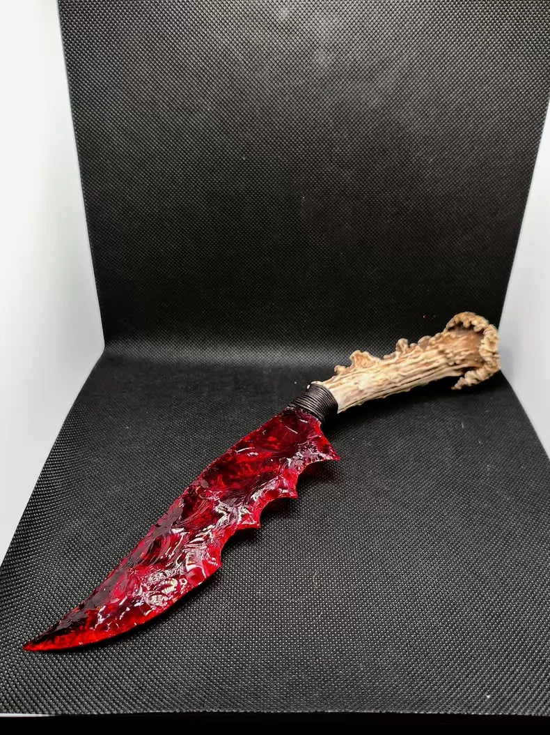 Chipped stone knives: red crystal knife, flame-shaped blade, obsidian blade, and the legendary "Dragon-Slaying Blade" (Dragon-Glass Blade).