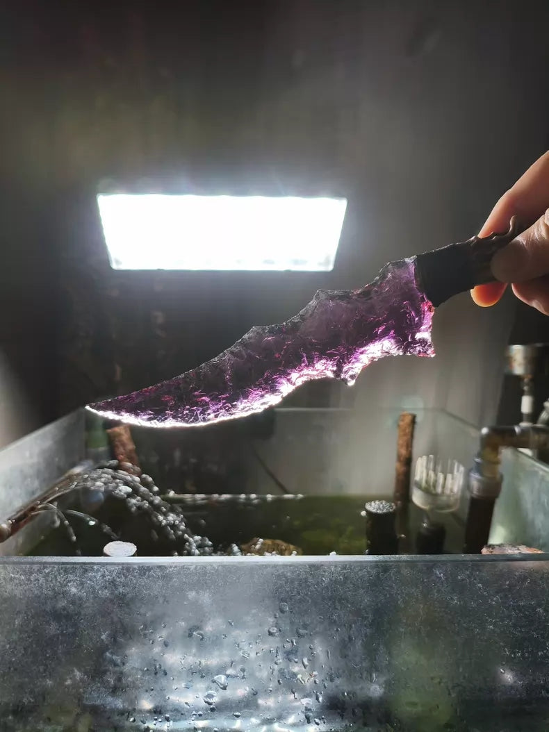 Knapped stone knives: red crystal knife, flame-shaped stone blade, obsidian knife, obsidian "dragon-glass" blade.