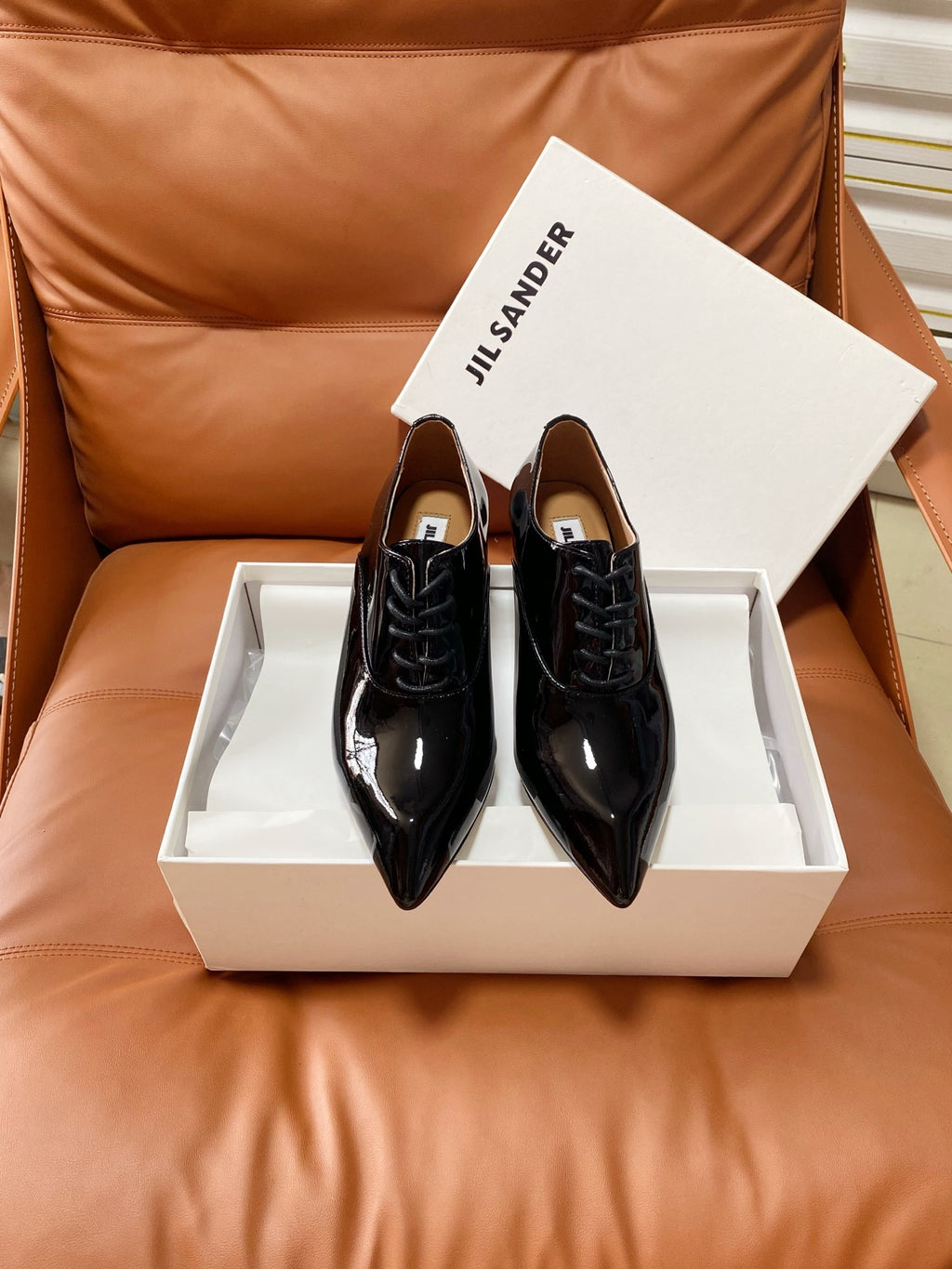 Jil Sander Lace-up Pointed-Toe Patent Leather Wedge Shoes with Curved Sole (Black)
