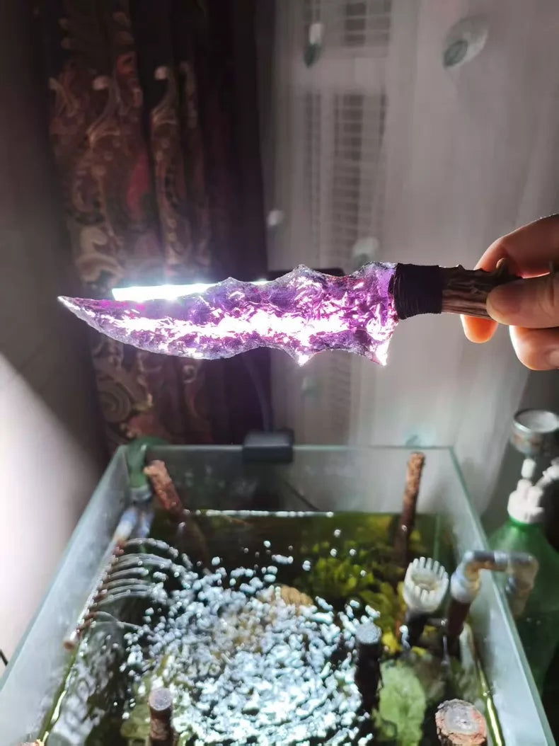 Knapped stone knives: red crystal knife, flame-shaped stone blade, obsidian knife, obsidian "dragon-glass" blade.