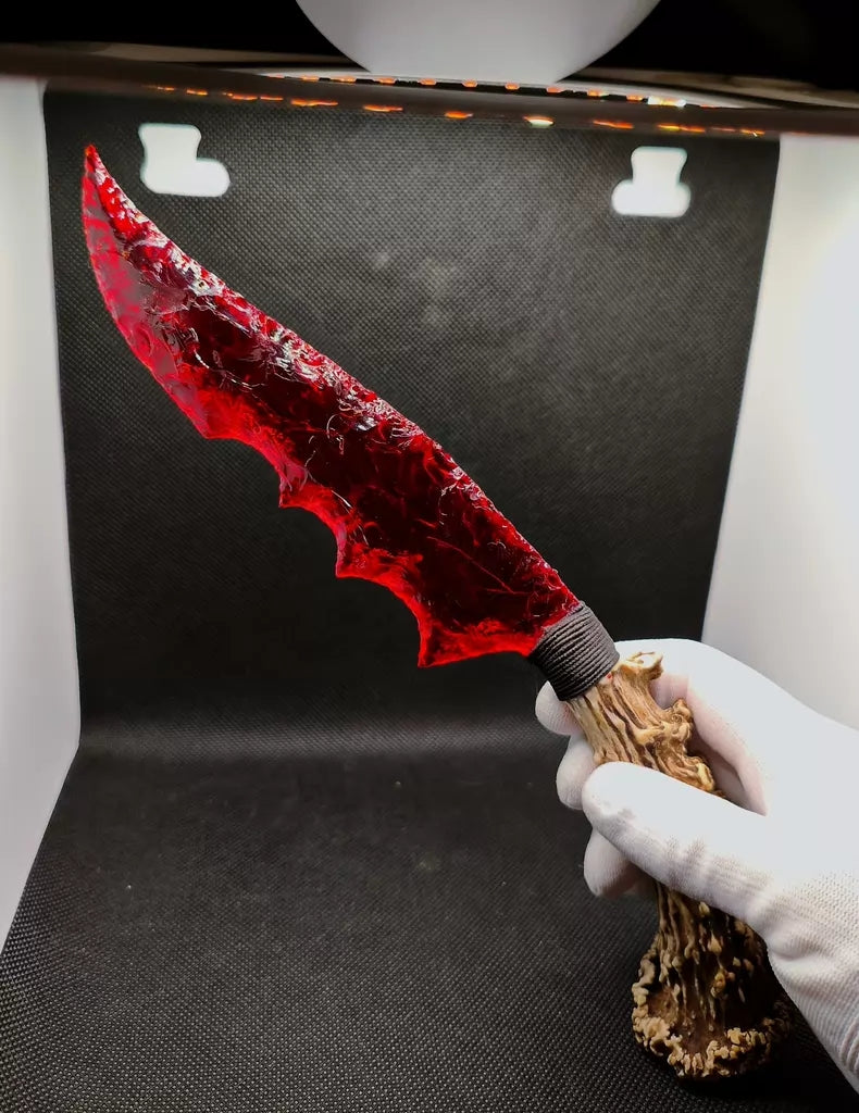 Chipped stone knives: red crystal knife, flame-shaped blade, obsidian blade, and the legendary "Dragon-Slaying Blade" (Dragon-Glass Blade).