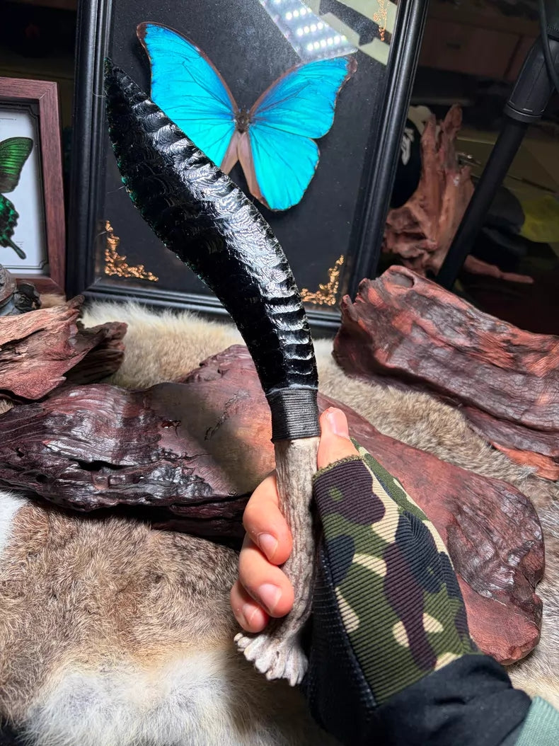 Knapped stone knife; Nepalese-style stone knife; Kukri-style stone blade; obsidian knife; obsidian "dragon-glass" blade.