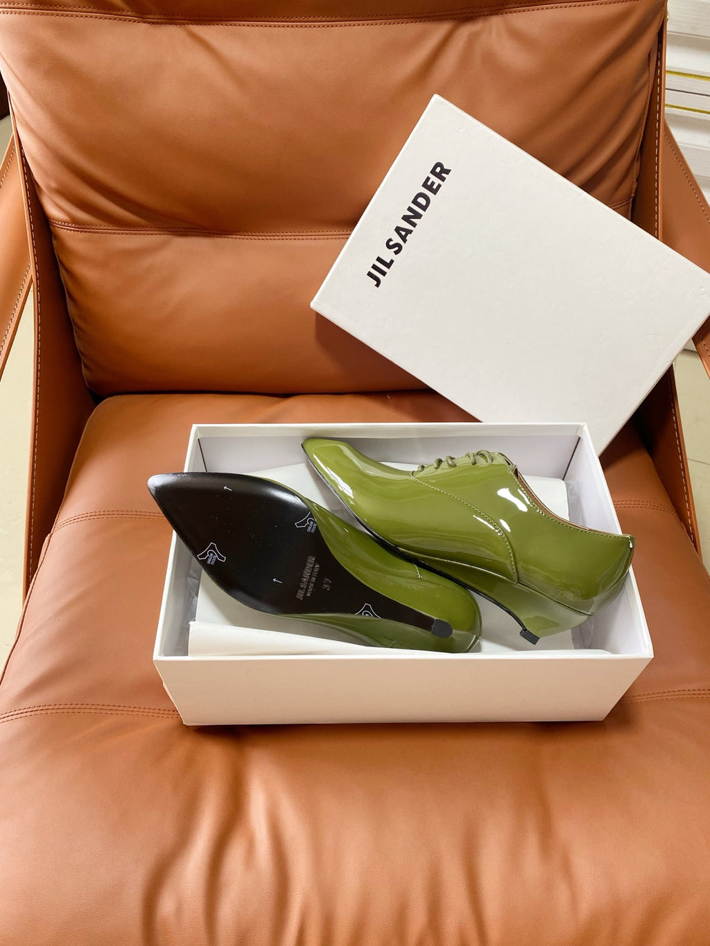 Jil Sander Curved-Sole Lace-Up Patent Leather Pointed-Toe Wedge Shoes (Green)