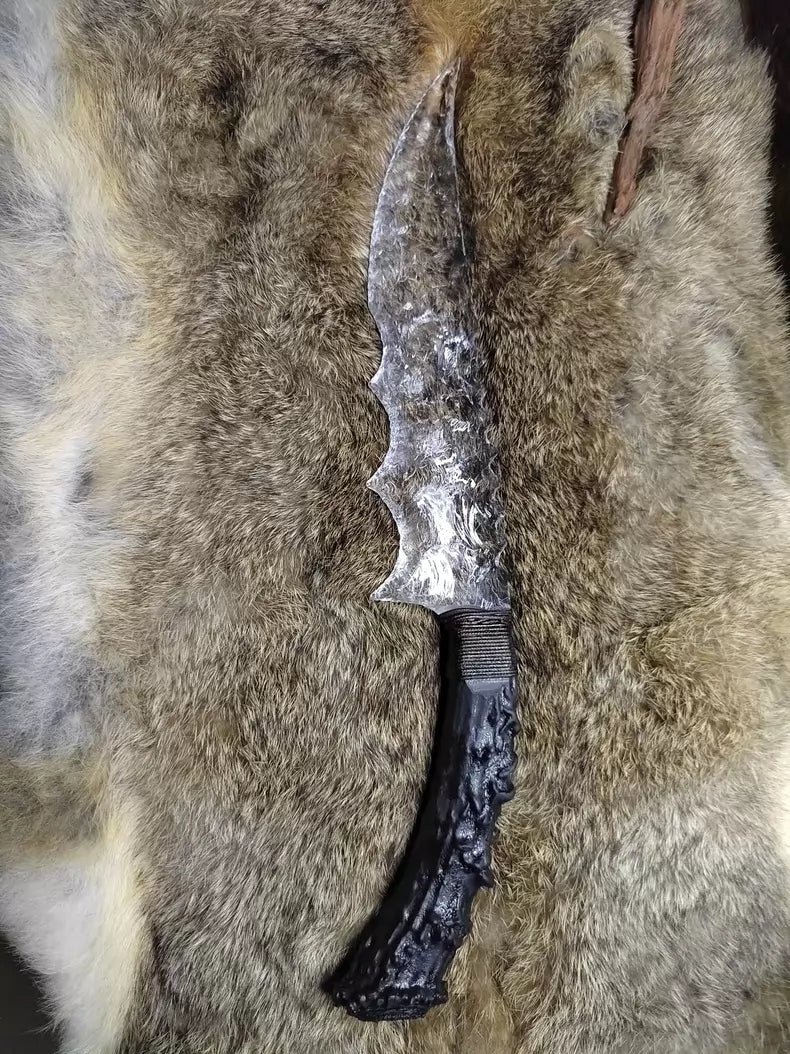 Knapped stone knife, white quartz crystal, flame-shaped stone blade, obsidian blade, obsidian "Dragon-Crystal" blade ("Icefield")