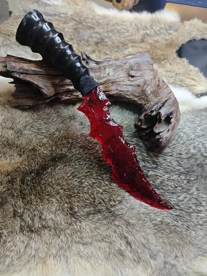Knapped stone knives, obsidian and crystal knives, flame-shaped stone blades, obsidian blades.