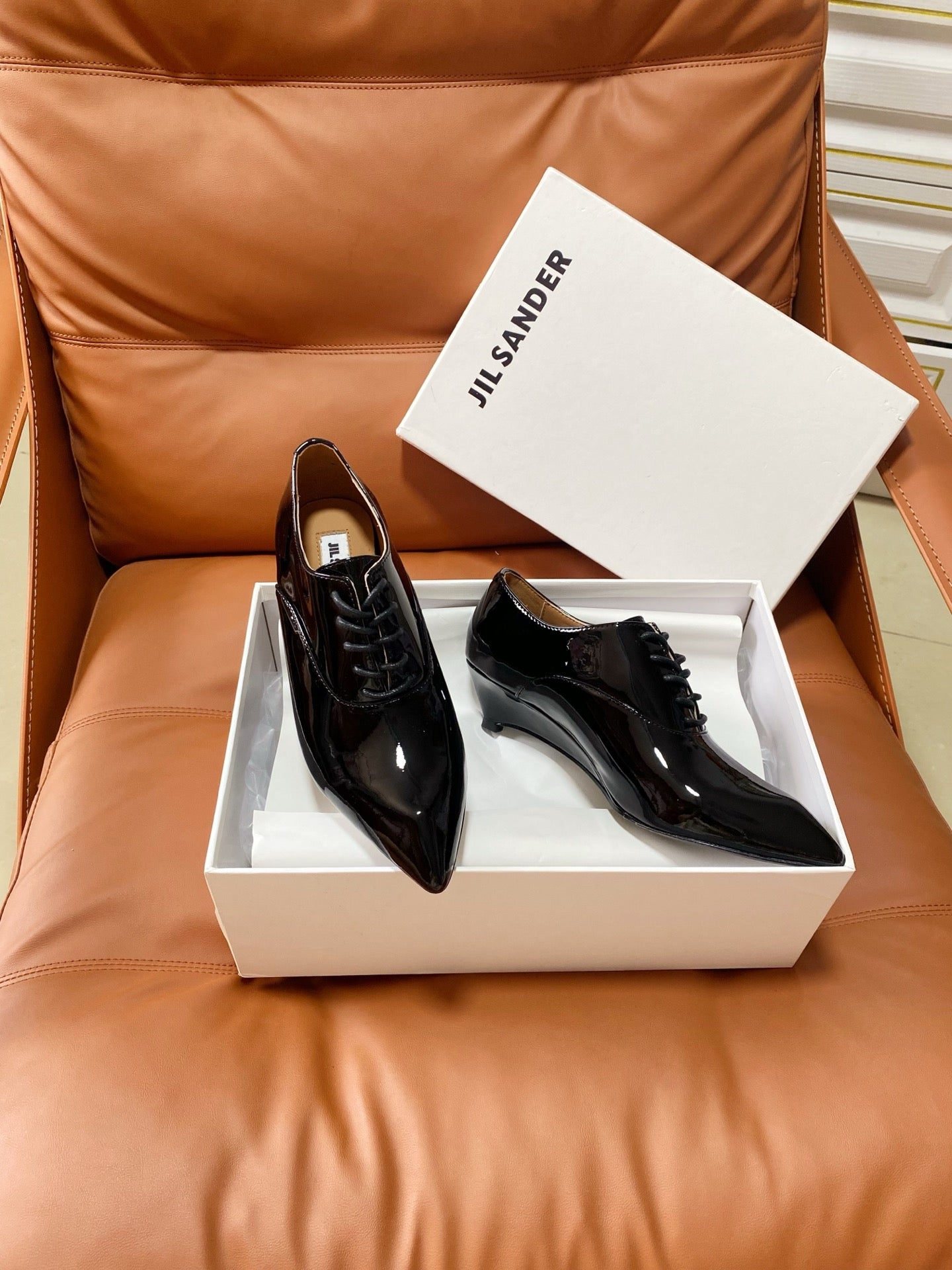 Jil Sander Lace-up Pointed-Toe Patent Leather Wedge Shoes with Curved Sole (Black)