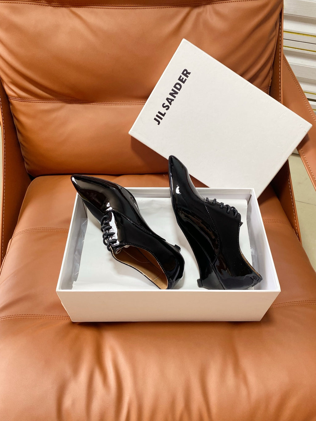 Jil Sander Lace-up Pointed-Toe Patent Leather Wedge Shoes with Curved Sole (Black)