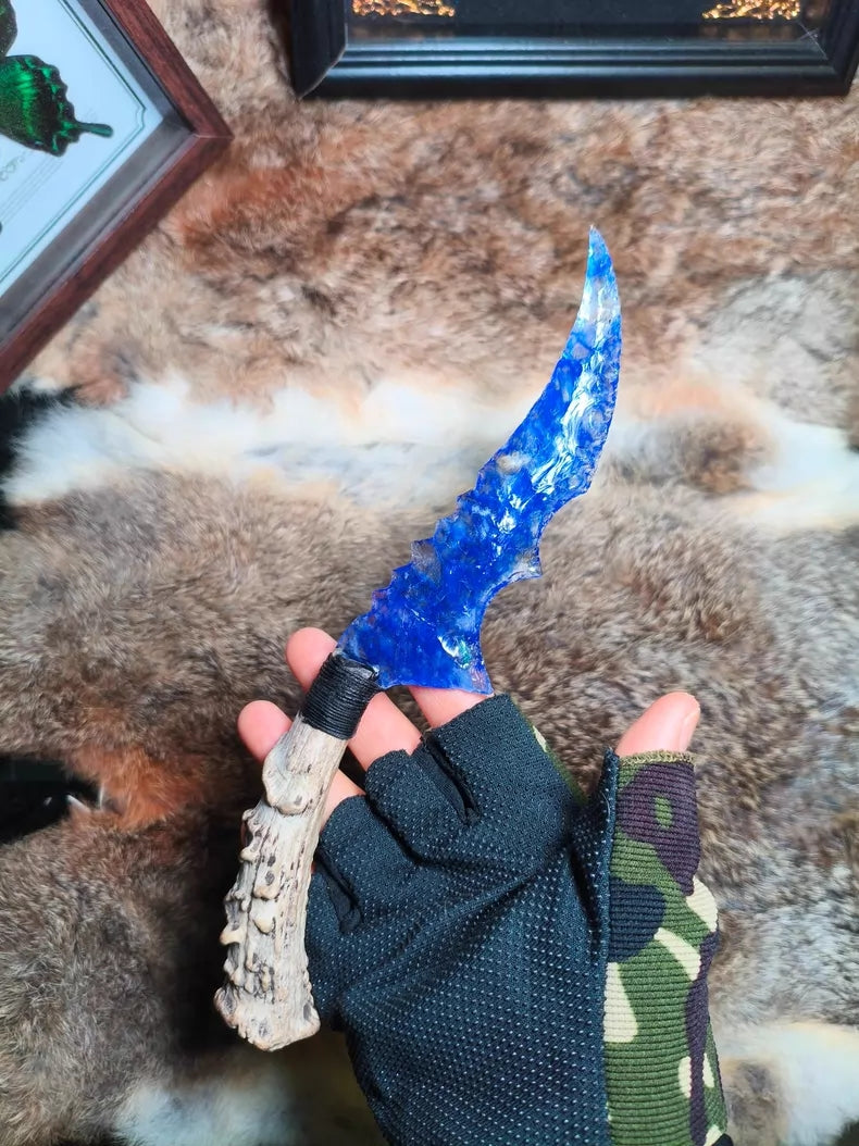 Knapped stone knives: stone knives, blue cat's-eye stone knives, crystal knives, flame-patterned stone knives, and stone blades.