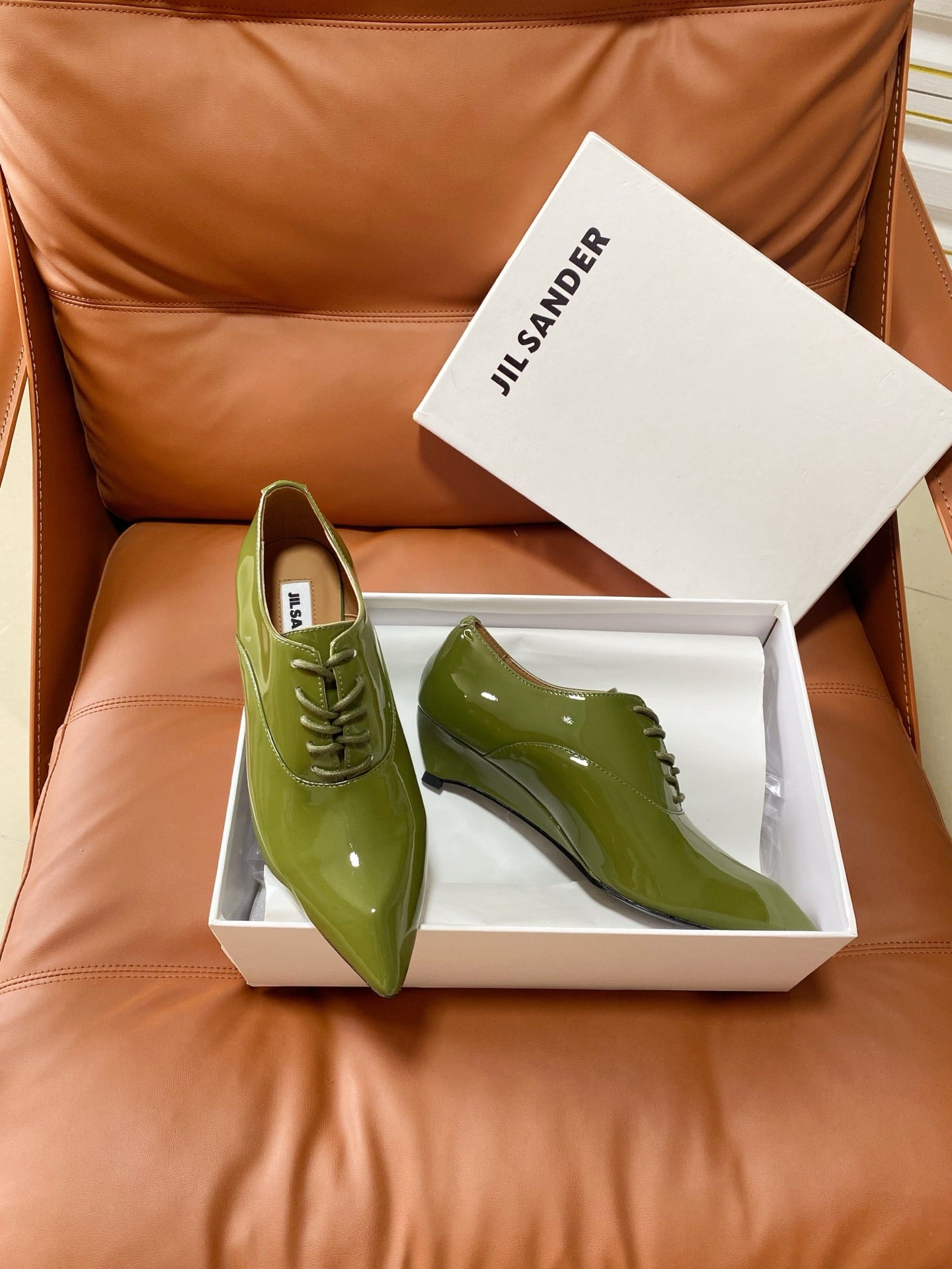 Jil Sander Curved-Sole Lace-Up Patent Leather Pointed-Toe Wedge Shoes (Green)