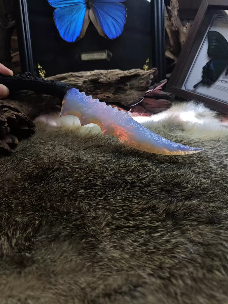 Knapped stone tools: opal and crystal knives; flame-style stone blades; obsidian knives.