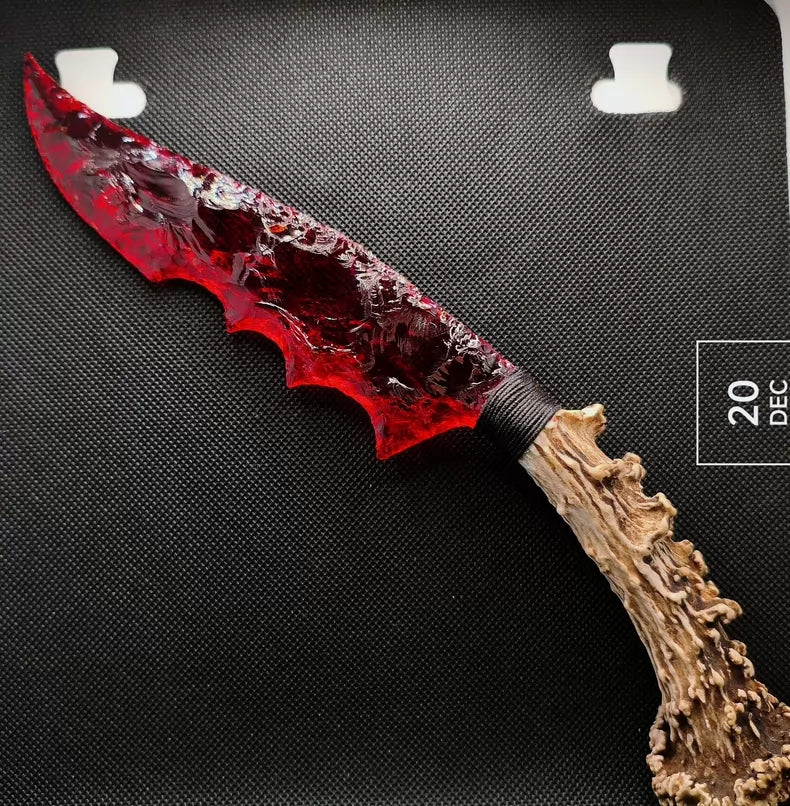 Chipped stone knives: red crystal knife, flame-shaped blade, obsidian blade, and the legendary "Dragon-Slaying Blade" (Dragon-Glass Blade).