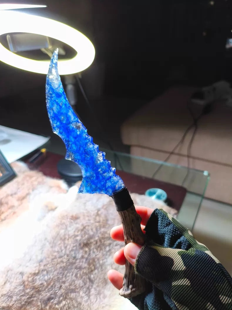 Knapped stone knives: stone knives, blue cat's-eye stone knives, crystal knives, flame-patterned stone knives, and stone blades.