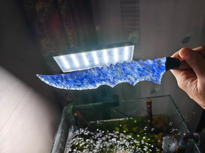 Knapped stone tool, stone knife, blue-and-white porcelain, deep-blue sapphire, "Flame Blade," stone-bladed knife, obsidian knife, obsidian "dragon-glass" blade, "Surging Waves"