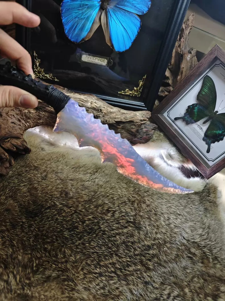 Knapped stone tools: opal and crystal knives; flame-style stone blades; obsidian knives.