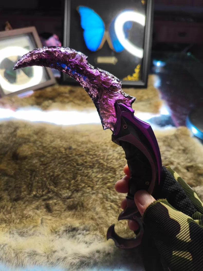 Valorant-inspired "Prism" Karambit – Stone-crafted replica featuring stone-carved blade detailing.