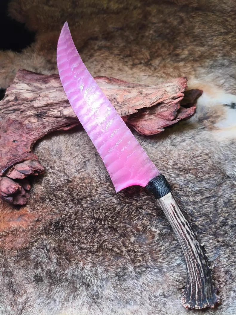 Knapped stone tool: ancient hunting knife made of opal
