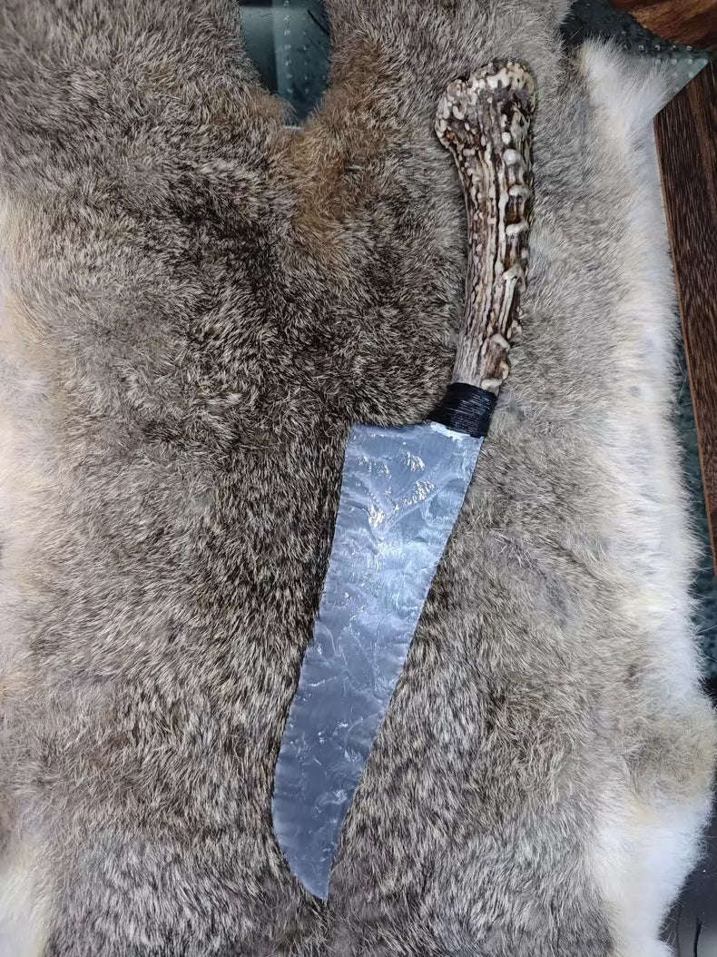 Knapped stone tools: stone knives and blades; silver-gray cat's-eye stone knife; premium stone knife; hunting knife.