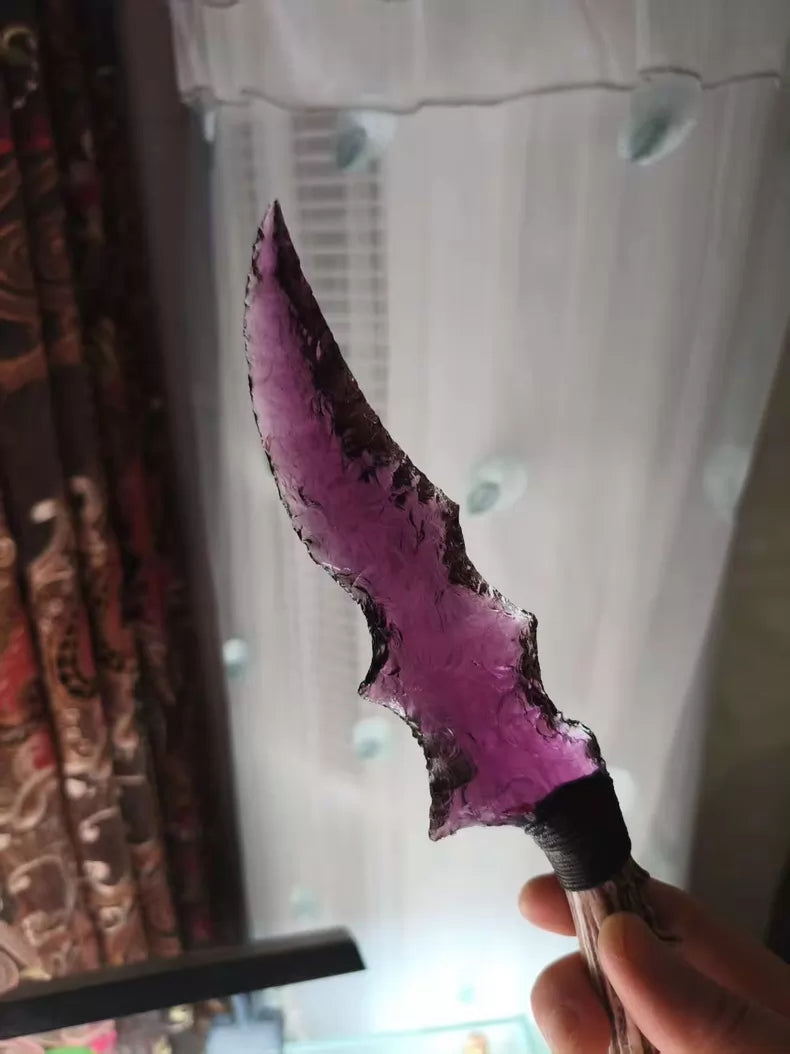 Knapped stone knives: red crystal knife, flame-shaped stone blade, obsidian knife, obsidian "dragon-glass" blade.