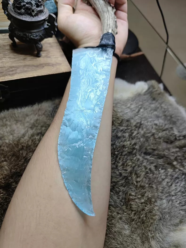 Knapped stone tools: stone knives and blades; cat's-eye stone knives (lake-blue, peacock blue-green); fine knives; hunting knives; primitive hunting knives; dragon-crystal knives.