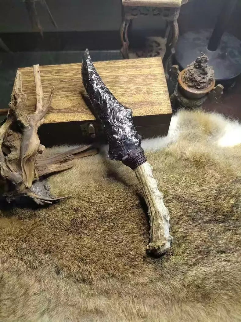 Chipped stone tool, stone knife, stone blade, obsidian knife, fine obsidian knife, hunting knife, primitive hunting knife.