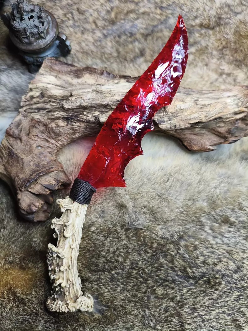 Chipped stone knives: red crystal knife, flame-shaped blade, obsidian blade, and the legendary "Dragon-Slaying Blade" (Dragon-Glass Blade).
