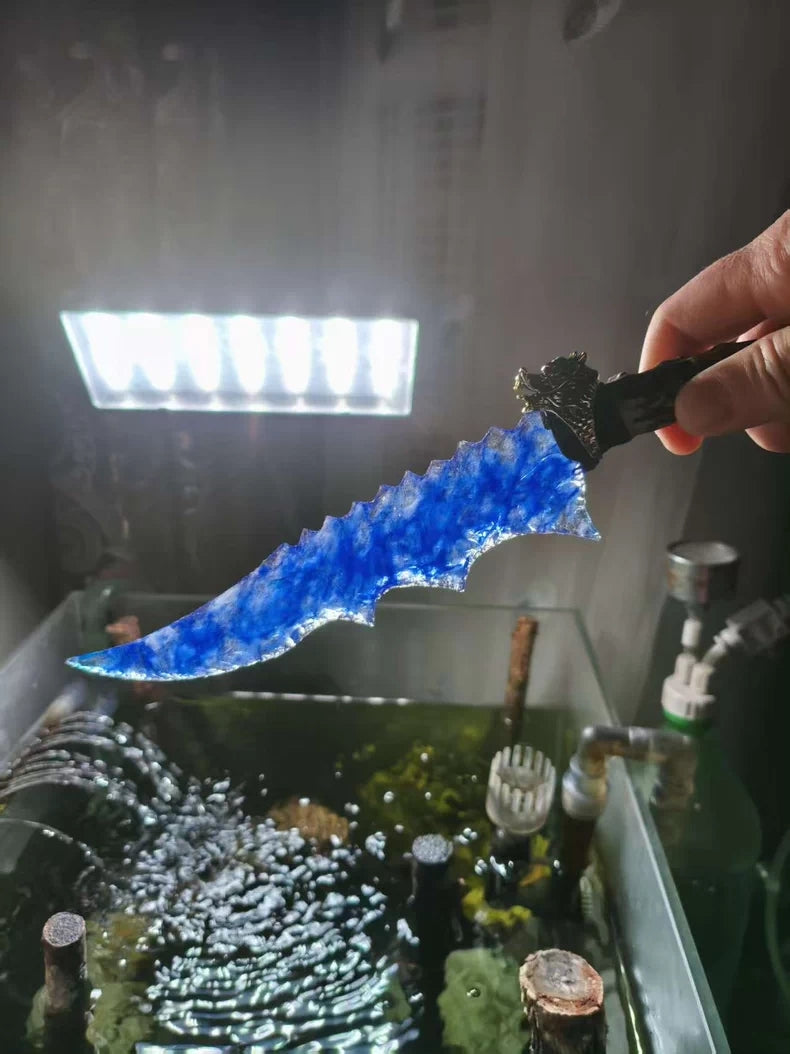 Knapped stone tools: stone knives, flame-shaped knives, stone blades, cat's-eye stone knives, obsidian knives, obsidian "dragon-glass" blades ("Blue and White Porcelain" style)