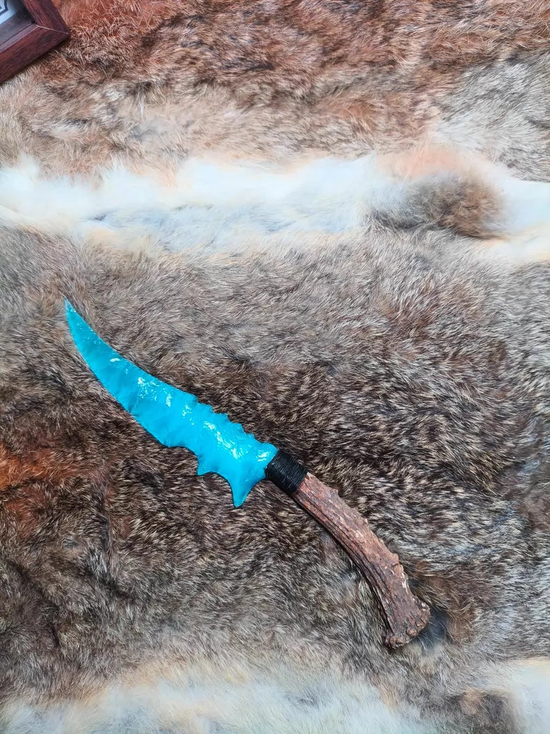 Hand-knapped stone knife, blue cat's-eye stone knife, crystal knife, Valentine's Day gift, flame-patterned stone knife, stone blade.