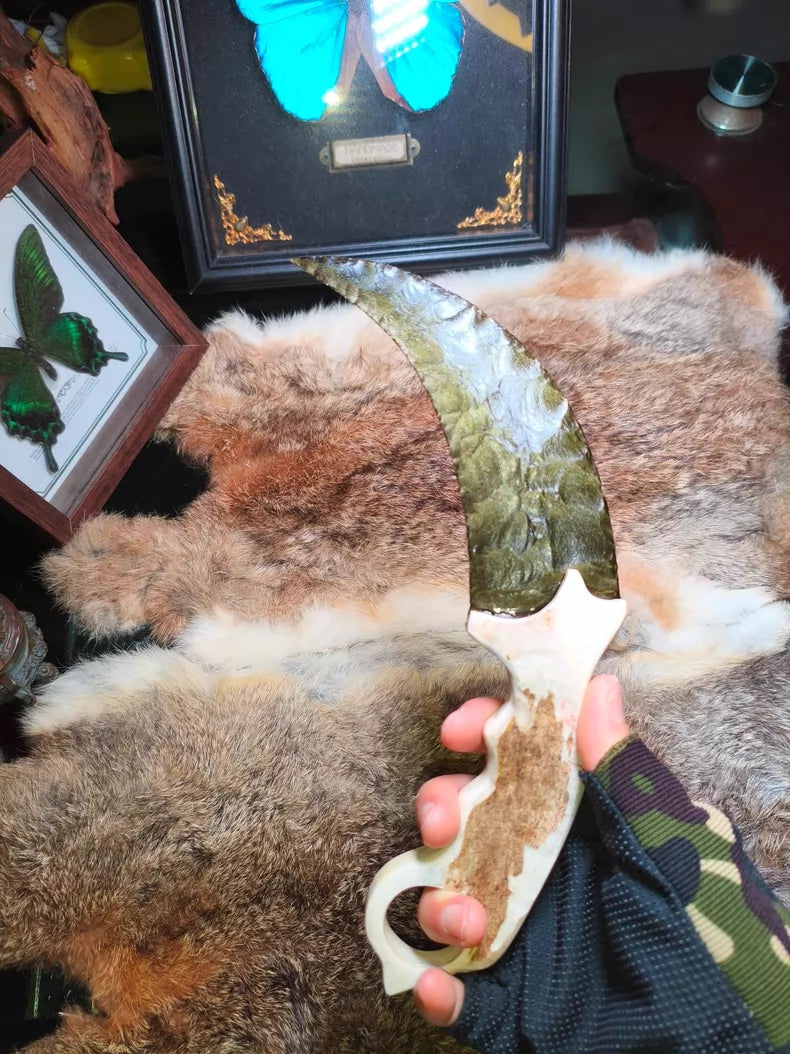 Forged stone tools, stone blades, obsidian claw knives, handmade obsidian claw knives